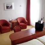 Royal 3*